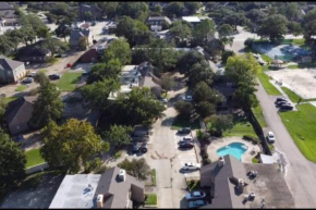 Bocage Retreat - Stylish 2BR Condo in Bocage